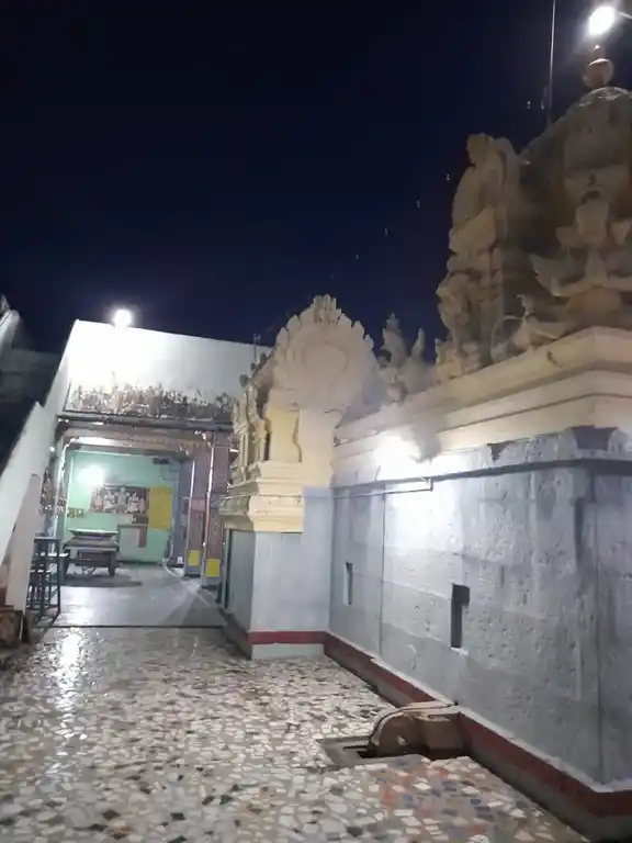 Arulmigu Lakshmi Narayanaperumal Temple, Guruvarajapettai - 632107 அருள்மிகு லட்சுமி நாராயணப்பெருமாள் திருக்கோயில், குருவராஜப்பட்டை - 632107, Ranipet - Ancient Temple Architecture and History Image 5