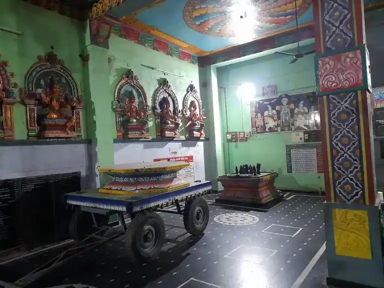 Arulmigu Lakshmi Narayanaperumal Temple, Guruvarajapettai - 632107 அருள்மிகு லட்சுமி நாராயணப்பெருமாள் திருக்கோயில், குருவராஜப்பட்டை - 632107, Ranipet - Ancient Temple Architecture and History Image 6