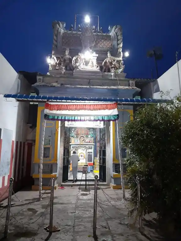 Arulmigu Lakshmi Narayanaperumal Temple, Guruvarajapettai - 632107 அருள்மிகு லட்சுமி நாராயணப்பெருமாள் திருக்கோயில், குருவராஜப்பட்டை - 632107, Ranipet - Ancient Temple Architecture and History Image 7