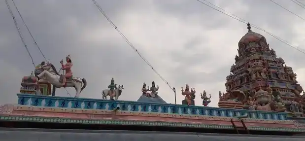 Arulmigu Lakshmi Narayanaperumal Temple, Kamakkapatti - 638151 அருள்மிகு லெட்சுமி நாராயணப் பெருமாள் திருக்கோயில், Kamakkapatti - 638151, Karur - Ancient Temple Architecture and History Image 4