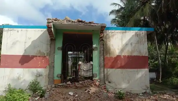 Arulmigu Lakshmi Narayanaperumal Temple, Malapuram - 614205 Arulmigu Lakshmi NarayanaPerumal Temple, Malapuram - 614205, Thanjavur - Ancient Temple Architecture and History Image 4