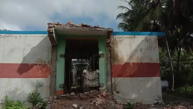 Arulmigu Lakshmi Narayanaperumal Temple, Malapuram - 614205 Arulmigu Lakshmi NarayanaPerumal Temple, Malapuram - 614205, Thanjavur - Ancient Temple Architecture and History Image 5