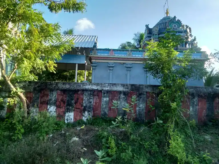 Arulmigu Lakshmi Narayanaperumal Temple, Melaperumpallam - 609107 அருள்மிகு லெஷ்மி நாராயணப் பெருமாள் திருக்கோயில், Melaperumpallam - 609107, Mayiladuthurai - Ancient Temple Architecture and History Image 3