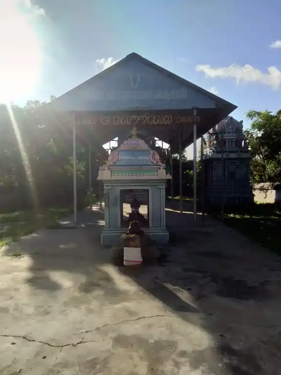 Arulmigu Lakshmi Narayanaperumal Temple, Melaperumpallam - 609107 அருள்மிகு லெஷ்மி நாராயணப் பெருமாள் திருக்கோயில், Melaperumpallam - 609107, Mayiladuthurai - Ancient Temple Architecture and History Image 4