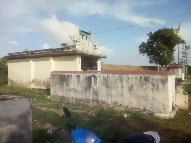 Arulmigu Lakshmi Narayanaperumal Temple, Near Bus Stop, Paranthur - 631552 அருள்மிகு லட்சுமி நாராயணப்பெருமாள் திருக்கோயில், Near Bus Stop, Paranthur - 631552, Kancheepuram - Ancient Temple Architecture and History Image 4