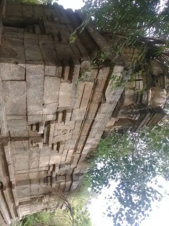 Arulmigu Lakshmi Narayanaperumal Temple, Renganathapuram - 639202 அருள்மிகு லெட்சுமி நாராயணப்பெருமாள் திருக்கோயில்,  - 639202, Karur - Ancient Temple Architecture and History Image 2