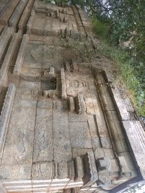 Arulmigu Lakshmi Narayanaperumal Temple, Renganathapuram - 639202 அருள்மிகு லெட்சுமி நாராயணப்பெருமாள் திருக்கோயில்,  - 639202, Karur - Ancient Temple Architecture and History Image 4