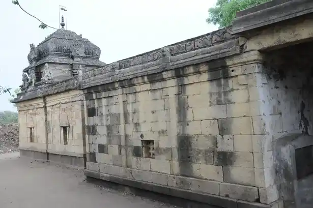 Arulmigu Lakshmi Narayanaperumal Temple, T.V.Puthur - 606110 அருள்மிகு லட்சுமி நாராயணப்பெருமாள் திருக்கோயில், டி.வி.புத்தூர் - 606110, Cuddalore - Ancient Temple Architecture and History Image 3