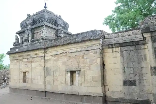 Arulmigu Lakshmi Narayanaperumal Temple, T.V.Puthur - 606110 அருள்மிகு லட்சுமி நாராயணப்பெருமாள் திருக்கோயில், டி.வி.புத்தூர் - 606110, Cuddalore - Ancient Temple Architecture and History Image 4