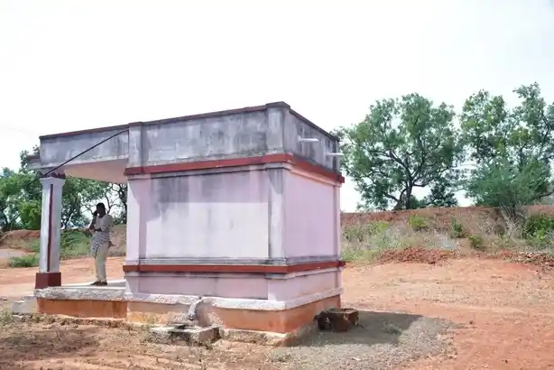 Arulmigu Lakshmi Narayanaperumal Temple, Valvarmangalam - 639001 அருள்மிகு  லெட்சுமி நாராயணப்பெருமாள் திருக்கோயில், Valvarmangalam - 639001, Karur - Ancient Temple Architecture and History Image 4