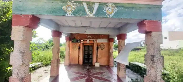 Arulmigu Lakshmi Narayanaperumal (Vagaiyara) Temple, Vinnampalli - 632516 அருள்மிகு லட்சுமி நாராயன பெருமாள் வகையரா திருக்கோயில், விண்ணம்பள்ளி - 632516, Vellore - Ancient Temple Architecture and History Image 3