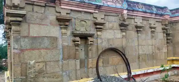 Arulmigu Lakshmi Narayanapperumal Temple, Melur - 622507 Arulmigu Lakshmi Narayanapperumal Temple, Melur - 622507, Pudukkottai - Ancient Temple Architecture and History Image 6