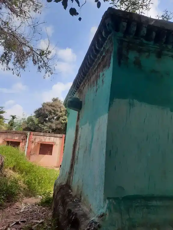 Arulmigu Lakshmi Narayanaswamy Temple, Sowtahalli, Sowtahalli - 635112 அருள்மிகு இலட்சுமி நாராயணசாமி திருக்கோயில், சௌட்டஅள்ளி - 635112, Krishnagiri - Ancient Temple Architecture and History Image 4