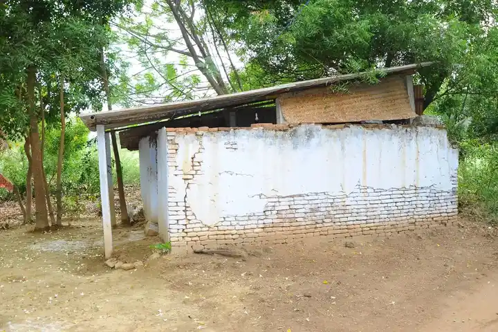 Arulmigu Lakshmi Narayaperumal Temple, Achamapuram - 639004 அருள்மிகு லெட்சுமி நாராயணப்பெருமாள் திருக்கோயில், Achamapuram - 639004, Karur - Ancient Temple Architecture and History Image 3