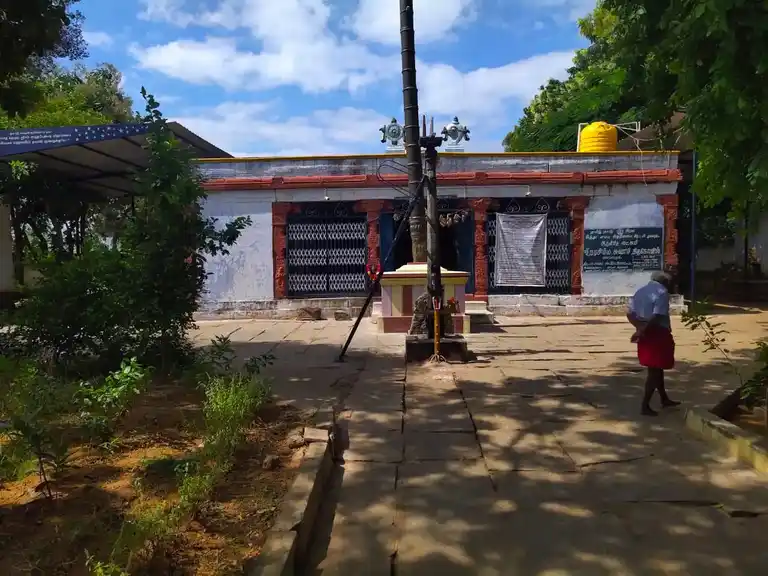 Arulmigu Lakshminarasima Swamy Temple, Alapuram - 636810 அருள்மிகு இலட்சுமி நரசிம்மசுவாமி மற்றும் தேசநாதேஸ்வரர் திருக்கோயில், அளபுரம் - 636810, Dharmapuri - Ancient Temple Architecture and History Image 5