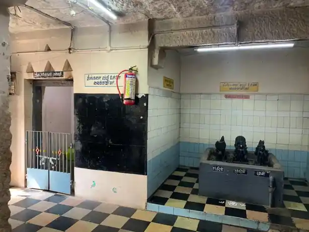 Arulmigu Lakshminarasimhaswamy Temple, Madam - 631209 அருள்மிகு இலட்சுமி நரசிம்ம சுவாமி திருக்கோயில், மாடம் - 631209, Tiruvallur - Ancient Temple Architecture and History Image 6