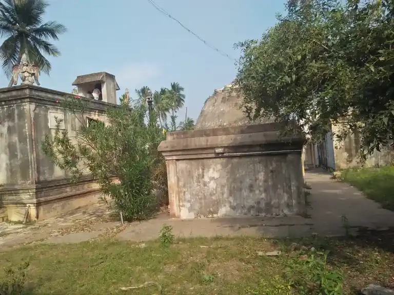 Arulmigu Lakshminarasimma Perumal Temple, Echankadu - 621730 அருள்மிகு லெட்சுமிநரசிம்மபெருமாள் திருக்கோயில், Echankadu - 621730, Ariyalur - Ancient Temple Architecture and History Image 4