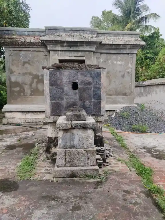 Arulmigu Lakshminarasimma Temple, Enadhimangalam - 607107 அருள்மிகு லட்சுமி நரசிம்மசுவாமி திருக்கோயில், ஏனாதிமங்கலம் - 607107, Viluppuram - Ancient Temple Architecture and History Image 4