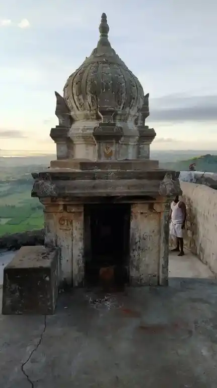 Arulmigu Lakshminarasimma Temple, Polur - 606803 அருள்மிகு இலட்சுமிநரசிம்ம சுவாமி திருக்கோயில், போளூர் - 606803, Tiruvannamalai - Ancient Temple Architecture and History Image 7
