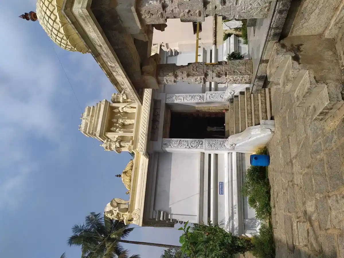 Arulmigu Lakshminarayana Perumal Temple, Bethagodipalli - 635114 அருள்மிகு லட்சுமி நாராயணபெருமாள் திருக்கோயில், Bethagodipalli - 635114, Krishnagiri - Ancient Temple Architecture and History Image 2