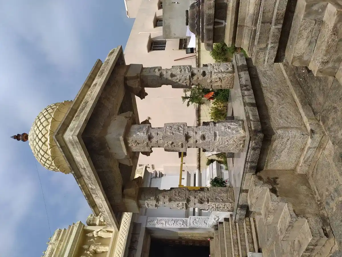 Arulmigu Lakshminarayana Perumal Temple, Bethagodipalli - 635114 அருள்மிகு லட்சுமி நாராயணபெருமாள் திருக்கோயில், Bethagodipalli - 635114, Krishnagiri - Ancient Temple Architecture and History Image 4