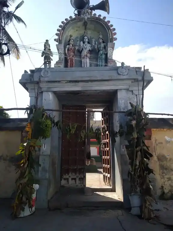 Arulmigu Lakshminarayana Perumal Temple, Mungilpattu - 605501 அருள்மிகு லட்சுமிநாராயணப்பெருமாள், பிடாரி, அரிஹரபுத்திரசாமி திருக்கோயில், மூங்கில்பட்டு - 605501, Viluppuram - Ancient Temple Architecture and History Image 2