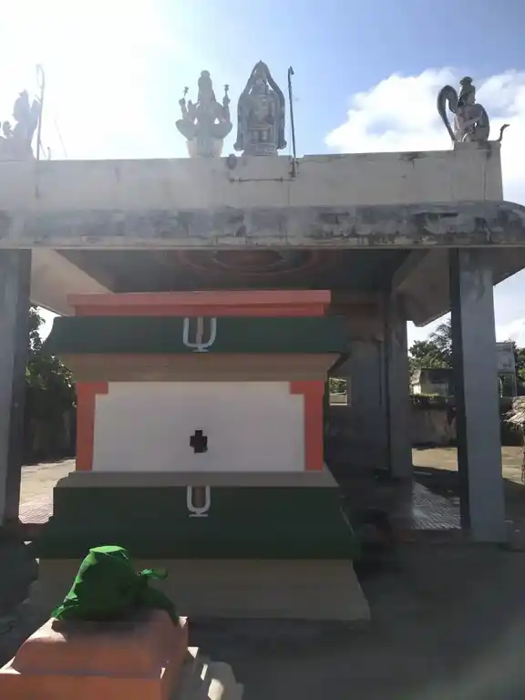 Arulmigu Lakshminarayana Perumal Temple, Mungilpattu - 605501 அருள்மிகு லட்சுமிநாராயணப்பெருமாள், பிடாரி, அரிஹரபுத்திரசாமி திருக்கோயில், மூங்கில்பட்டு - 605501, Viluppuram - Ancient Temple Architecture and History Image 3