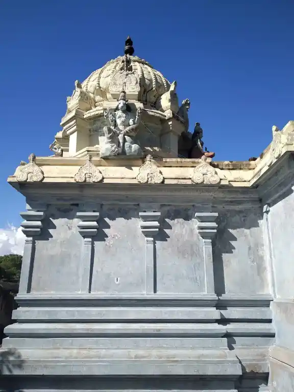 Arulmigu Lakshminarayana Perumal Temple, Mungilpattu - 605501 அருள்மிகு லட்சுமிநாராயணப்பெருமாள், பிடாரி, அரிஹரபுத்திரசாமி திருக்கோயில், மூங்கில்பட்டு - 605501, Viluppuram - Ancient Temple Architecture and History Image 4