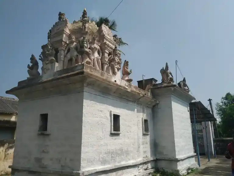 Arulmigu Lakshminarayana Perumal Temple, Soganur - 631001 அருள்மிகு லட்சுமி நாராயன பெருமாள் திருக்கோயில், சோகனூர் - 631001, Ranipet - Ancient Temple Architecture and History Image 6