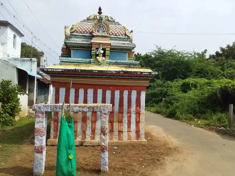 Arulmigu Lakshminarayana Perumal Temple, Thanneerpalli - 639107 அருள்மிகு லெட்சுமிநாராயணப்பெருமாள் திருக்கோயில், தண்ணீர்பள்ளி - 639107, Karur - Ancient Temple Architecture and History Image 2