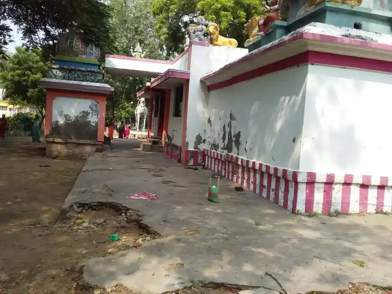 Arulmigu Lakshminarayana Perumal Temple, Thanneerpalli - 639107 அருள்மிகு லெட்சுமிநாராயணப்பெருமாள் திருக்கோயில், தண்ணீர்பள்ளி - 639107, Karur - Ancient Temple Architecture and History Image 8