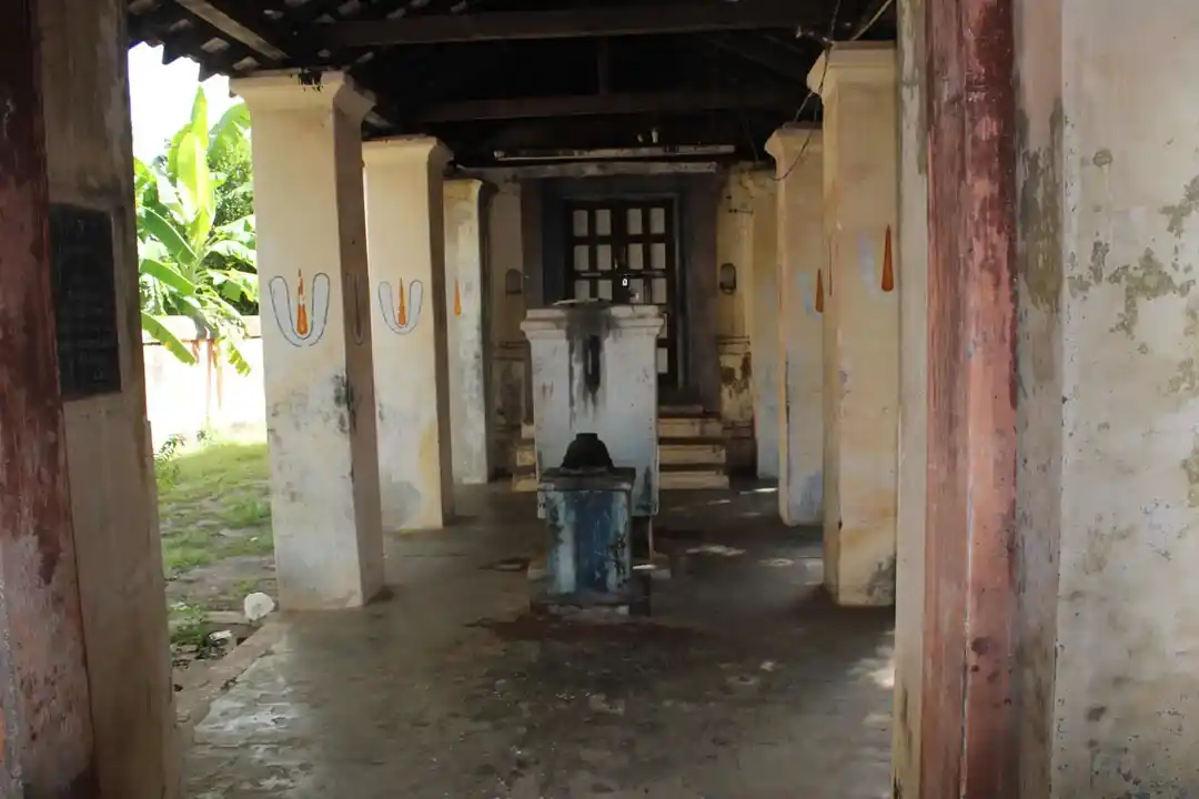 Arulmigu Lakshminarayana Perumal Temple, Thiyagarajapuram - 609802 அருள்மிகு லெட்சுமி நாராயணப் பெருமாள் திருக்கோயில், Thiyagarajapuram - 609802, Thanjavur - Ancient Temple Architecture and History Image 2