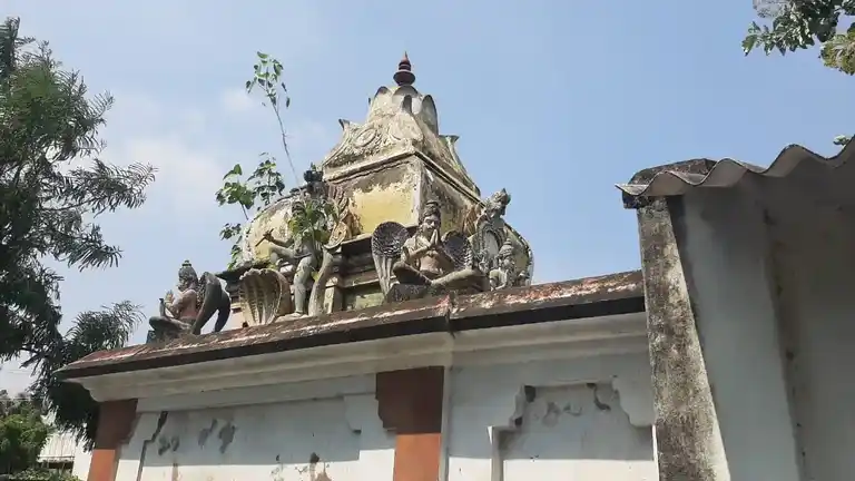 Arulmigu Lakshminarayana Perumal Temple, Thoravi - 605601 அருள்மிகு லட்சுமிநாராயணப்பெருமாள் திருக்கோயில், தொரவி - 605601, Viluppuram - Ancient Temple Architecture and History Image 3