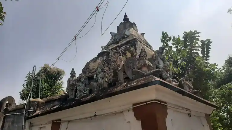 Arulmigu Lakshminarayana Perumal Temple, Thoravi - 605601 அருள்மிகு லட்சுமிநாராயணப்பெருமாள் திருக்கோயில், தொரவி - 605601, Viluppuram - Ancient Temple Architecture and History Image 4