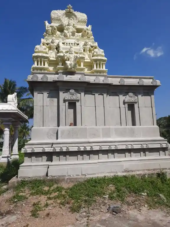 Arulmigu Lakshminarayana Perumal Temple, Unjalur - 638152 அருள்மிகு லட்சுமிநாராயணபெருமாள் திருக்கோயில், Unjalur - 638152, Erode - Ancient Temple Architecture and History Image 4