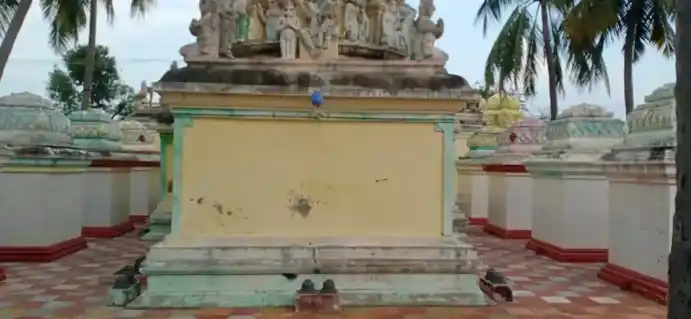 Arulmigu Lakshminarayana Perumal Temple, Vanganoor - 631303 அருள்மிகு லட்சுமிநாராயண பெருமாள் திருக்கோயில், வங்கனூர் - 631303, Tiruvallur - Ancient Temple Architecture and History Image 2