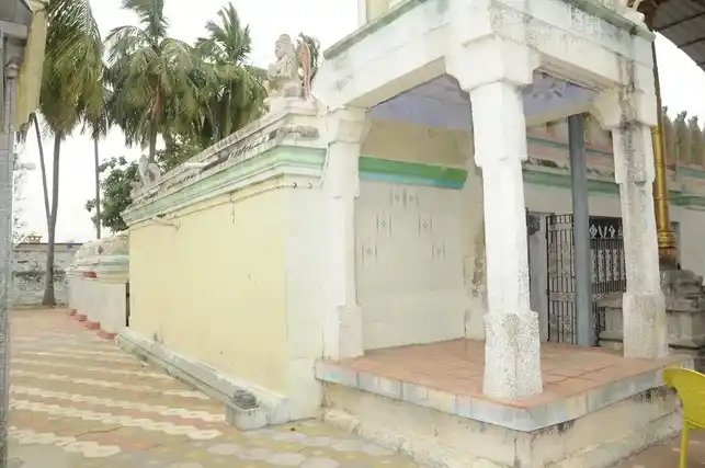 Arulmigu Lakshminarayana Perumal Temple, Vanganoor - 631303 அருள்மிகு லட்சுமிநாராயண பெருமாள் திருக்கோயில், வங்கனூர் - 631303, Tiruvallur - Ancient Temple Architecture and History Image 5
