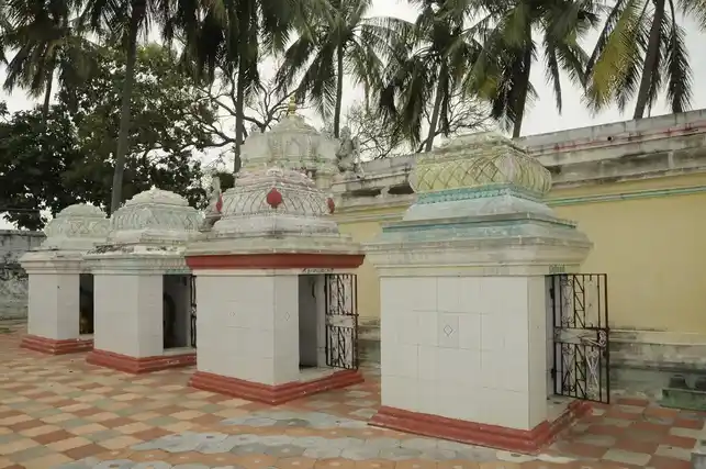 Arulmigu Lakshminarayana Perumal Temple, Vanganoor - 631303 அருள்மிகு லட்சுமிநாராயண பெருமாள் திருக்கோயில், வங்கனூர் - 631303, Tiruvallur - Ancient Temple Architecture and History Image 7