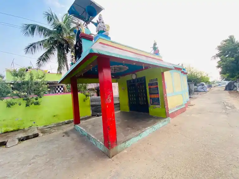 Arulmigu Lakshminarayana Samy Temple, Centre Of The Village, Karimanal - 601204 Arulmigu LakshmiNarayana samy Temple, Centre Of The Village, Karimanal - 601204, Tiruvallur - Ancient Temple Architecture and History Image 4