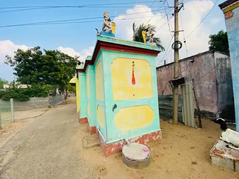 Arulmigu Lakshminarayana Samy Temple, Centre Of The Village, Karimanal - 601204 Arulmigu LakshmiNarayana samy Temple, Centre Of The Village, Karimanal - 601204, Tiruvallur - Ancient Temple Architecture and History Image 5