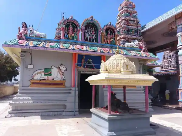 Arulmigu Lakshminarayana Swamy And Kasivisweswarar Swamy Temple, Kumarapalayam Agraharam, Kumarapalayam - 638183 அருள்மிகு லஷ்மி நாராயணசுவாமி மற்றும் காசிவிசுவேஸ்வரசுவாமி திருக்கோயில், குமாரபாளையம் அக்ராஹாரம், குமாரபாளையம் - 638183, Namakkal - Ancient Temple Architecture and History Image 2