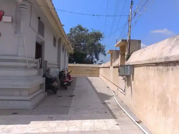 Arulmigu Lakshminarayana Swamy And Kasivisweswarar Swamy Temple, Kumarapalayam Agraharam, Kumarapalayam - 638183 அருள்மிகு லஷ்மி நாராயணசுவாமி மற்றும் காசிவிசுவேஸ்வரசுவாமி திருக்கோயில், குமாரபாளையம் அக்ராஹாரம், குமாரபாளையம் - 638183, Namakkal - Ancient Temple Architecture and History Image 6