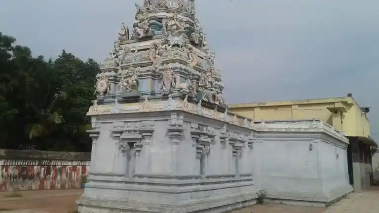 Arulmigu Lakshminarayanaperumal Temple, Karunkuzhi - 607303 அருள்மிகு லட்சுமி நாராயணப்பெருமாள் திருக்கோயில், Karunkuzhi - 607303, Cuddalore - Ancient Temple Architecture and History Image 3