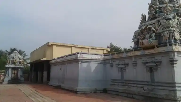 Arulmigu Lakshminarayanaperumal Temple, Karunkuzhi - 607303 அருள்மிகு லட்சுமி நாராயணப்பெருமாள் திருக்கோயில், Karunkuzhi - 607303, Cuddalore - Ancient Temple Architecture and History Image 7
