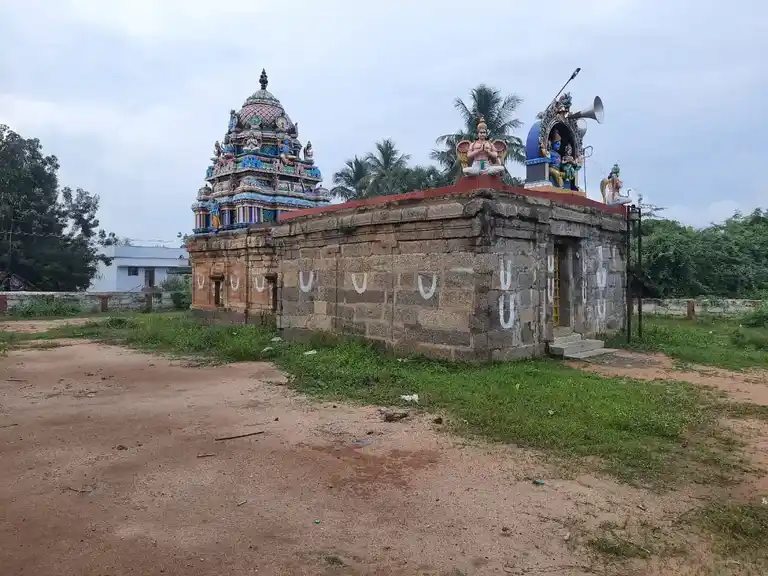 Arulmigu Lakshminarayanaperumal Temple, Nadiyapattu - 606115 அருள்மிகு. லட்சுமிநாராயணப்பெருமாள் திருக்கோயில், Nadiyapattu - 606115, Cuddalore - Ancient Temple Architecture and History Image 3