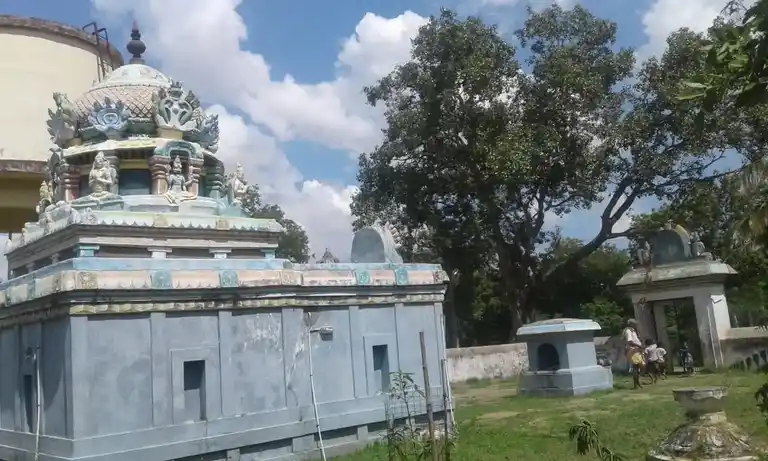 Arulmigu Lakshminarayanaperumal Temple, Uthirankudi - 621802 அருள்மிகு லெட்சுமி நாராயணப்பெருமாள் திருக்கோயில், உத்திரக்குடி - 621802, Ariyalur - Ancient Temple Architecture and History Image 4