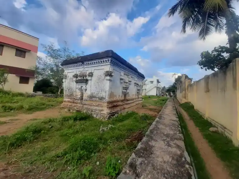 Arulmigu Lakshminarayanaswamy Temple, Appamasamudram - 636108 அருள்மிகு லட்சுமி நாராயணசாமி திருக்கோயில், Appamasamudram - 636108, Salem - Ancient Temple Architecture and History Image 4