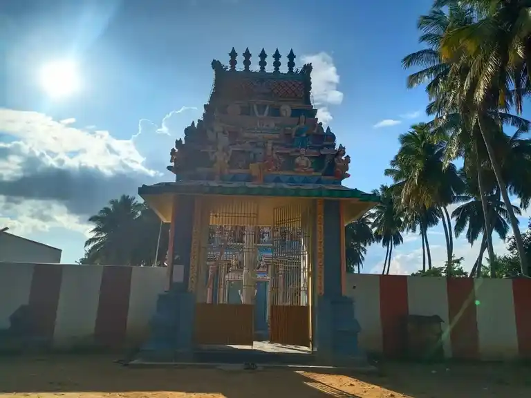 Arulmigu Lakshminarayanaswamy Temple, Kooliyam - 635122 அருள்மிகு இலட்சுமி நாராயணசுவாமி திருக்கோயில், கூலியம் - 635122, Krishnagiri - Ancient Temple Architecture and History Image 5