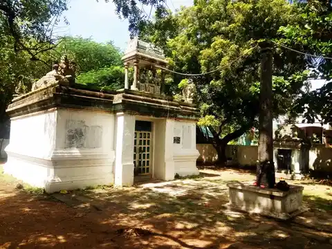 Arulmigu Lakshminarayaperumal Temple, V.Pudhupakkam - 605502 அருள்மிகு லட்சுமி நாராயணப்பெருமாள் திருக்கோயில், வி.புதுப்பாக்கம் - 605502, Viluppuram - Ancient Temple Architecture and History Image 2