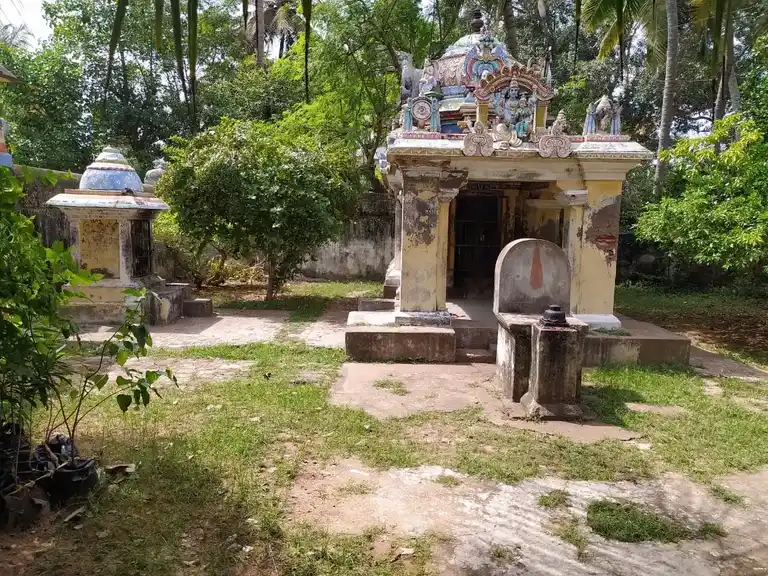Arulmigu Lakshmirayana Perumal Templ, Baburajapuram - 612302 Arulmigu Lakshmirayana Perumal Templ, Baburajapuram - 612302, Thanjavur - Ancient Temple Architecture and History Image 2